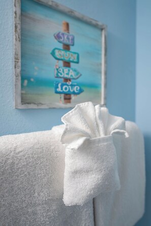 Unclassified image, 4 of 91, button