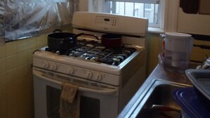 A kitchen with a stove, oven, and a window. - Charming 2-bedroom apartment in Cleveland Circle Boston, Near BC, BU (Boston)