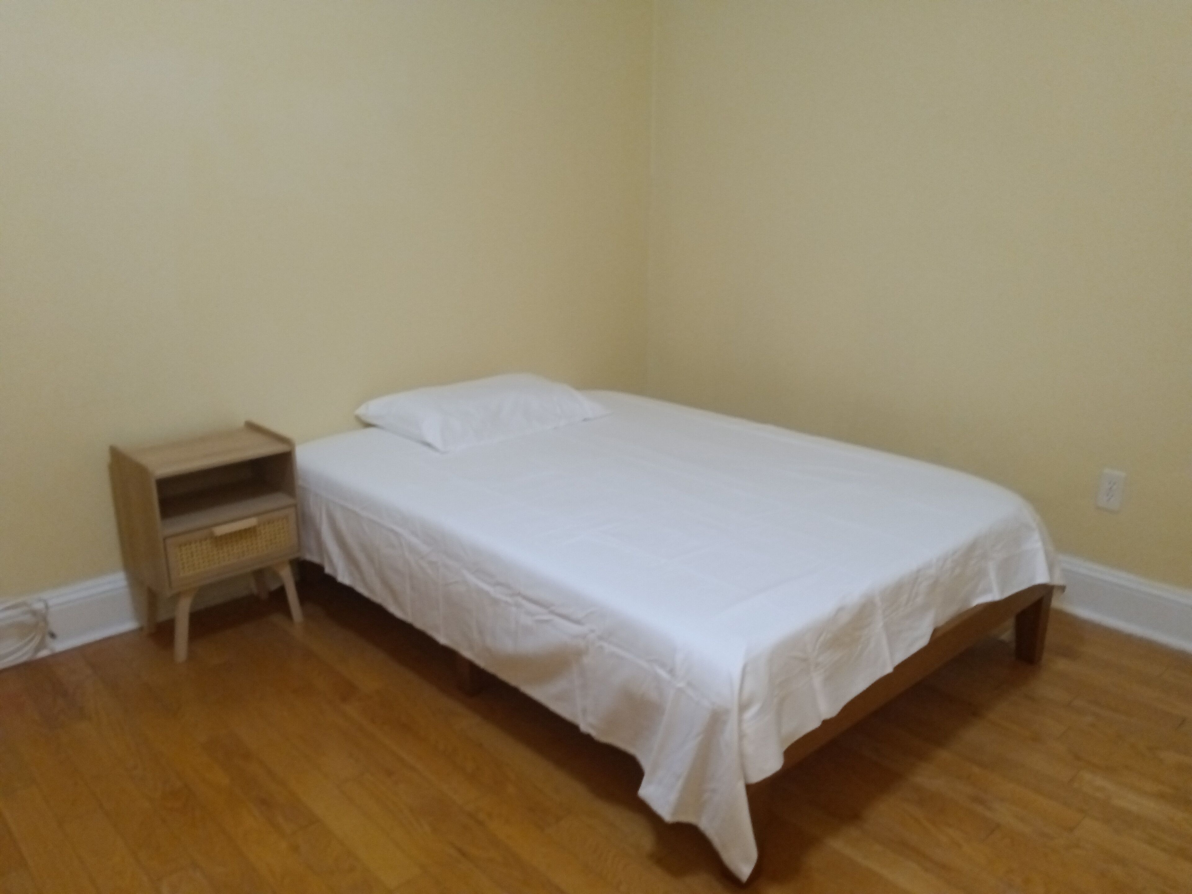 2 bedrooms, bed sheets