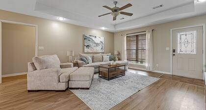 Spacious 4-bedroom house in Jonesboro with Highspeed WiFi