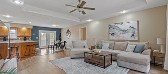 Spacious 4-bedroom house in Jonesboro with Highspeed WiFi