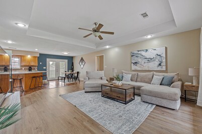 Spacious 4-bedroom house in Jonesboro with Highspeed WiFi