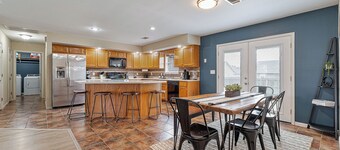 Spacious 4-bedroom house in Jonesboro with Highspeed WiFi