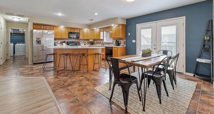 Spacious 4-bedroom house in Jonesboro with Highspeed WiFi