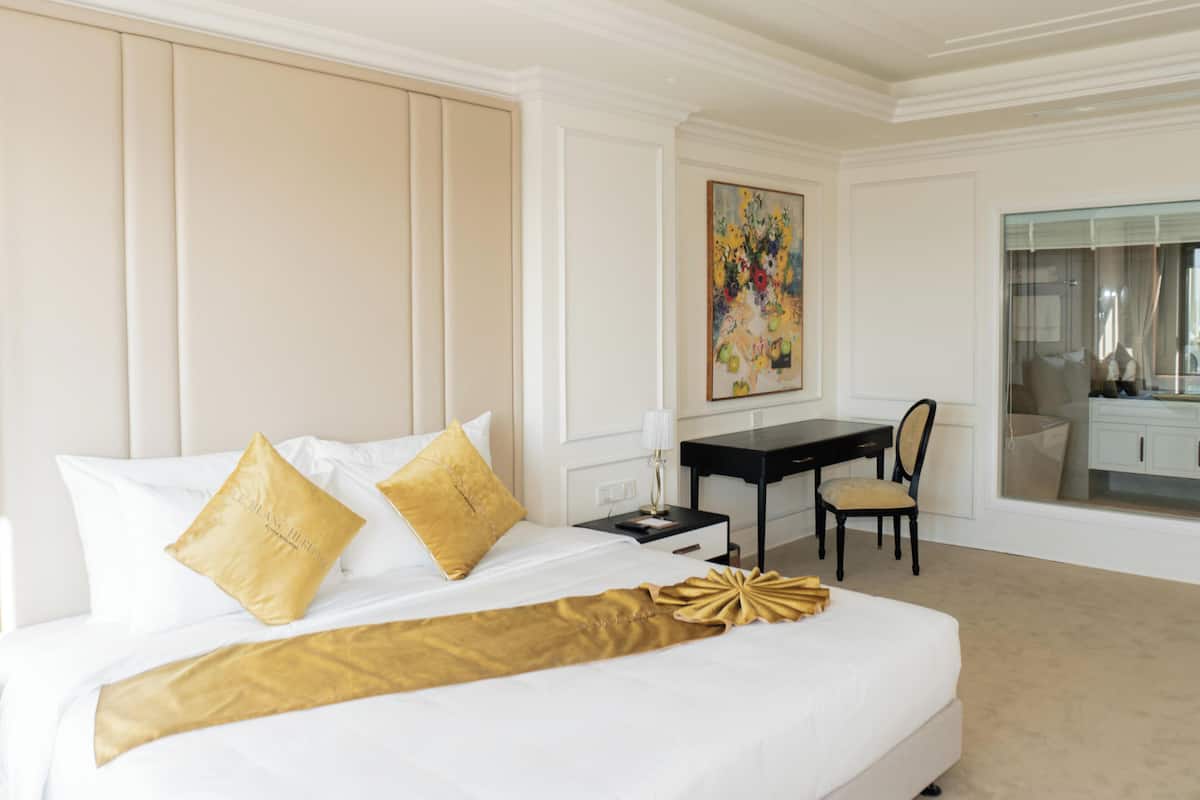 Suite panorámica, vista a la ciudad | Ropa de cama de alta calidad, camas con pillow-top y minibar