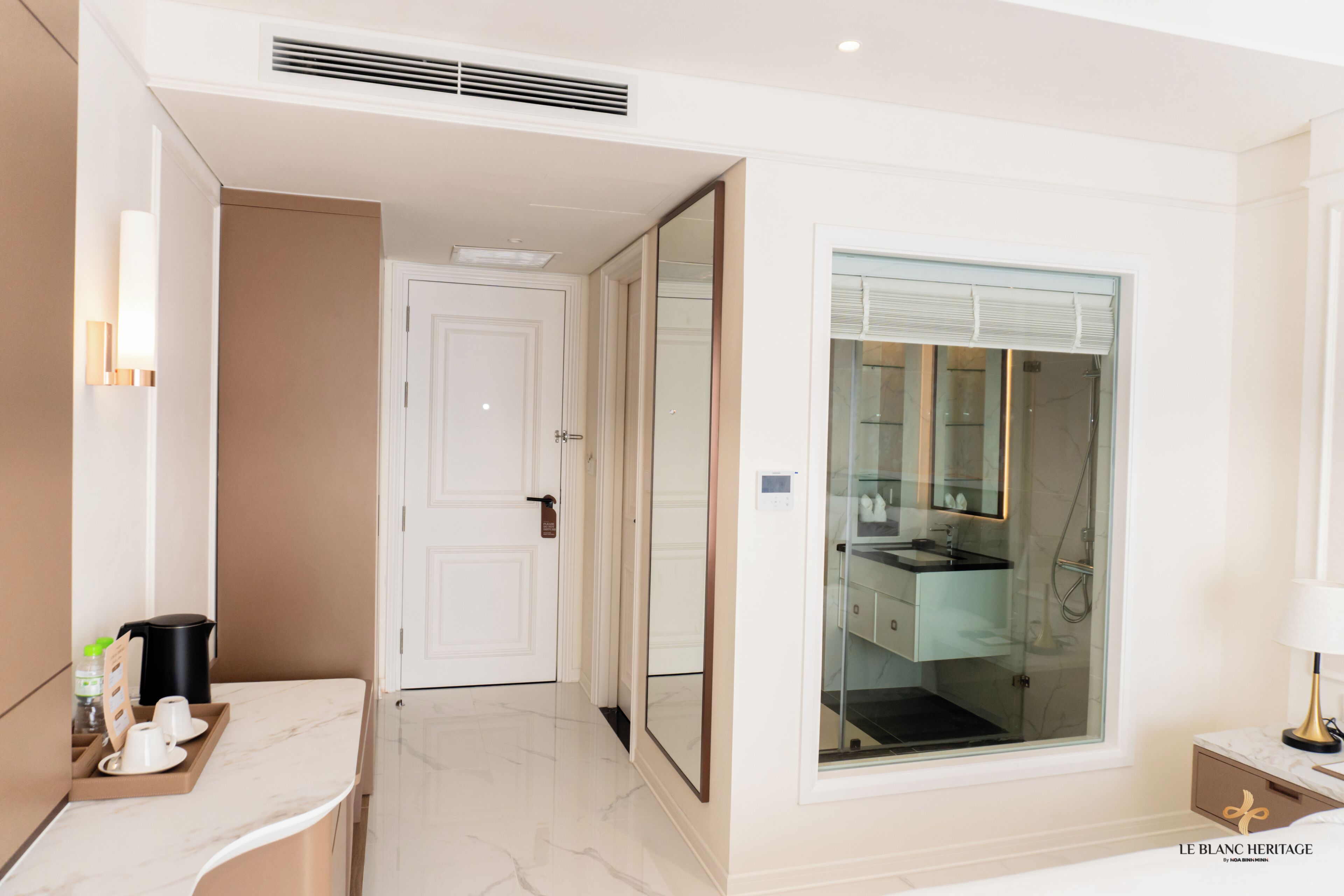 Deluxe Double Room, City View | Living area