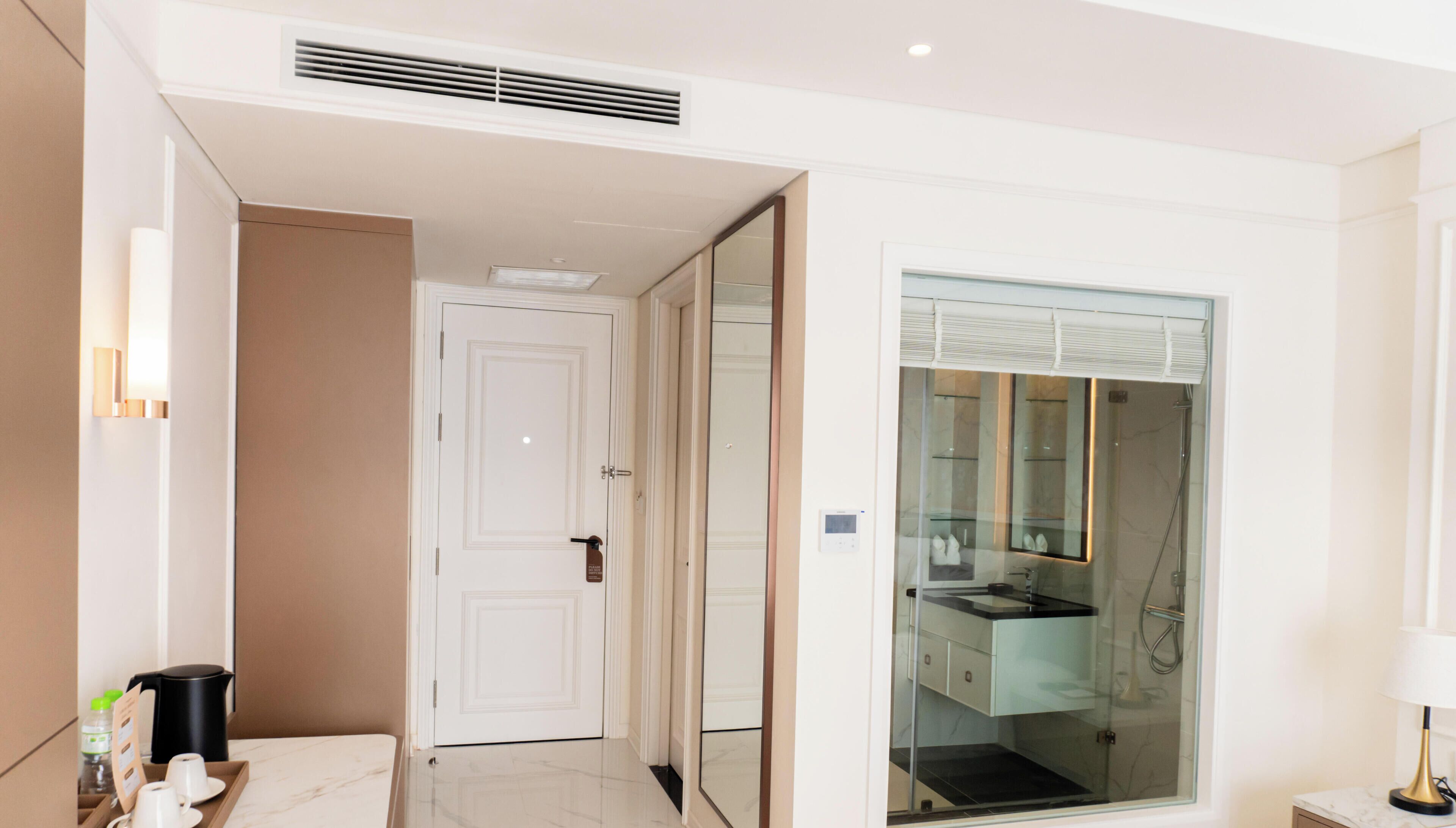Deluxe Double Room, City View | Living area