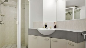 Shower, towels