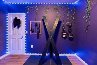Siren's Cozy Cove w/ Adult Playroom in Center CITY