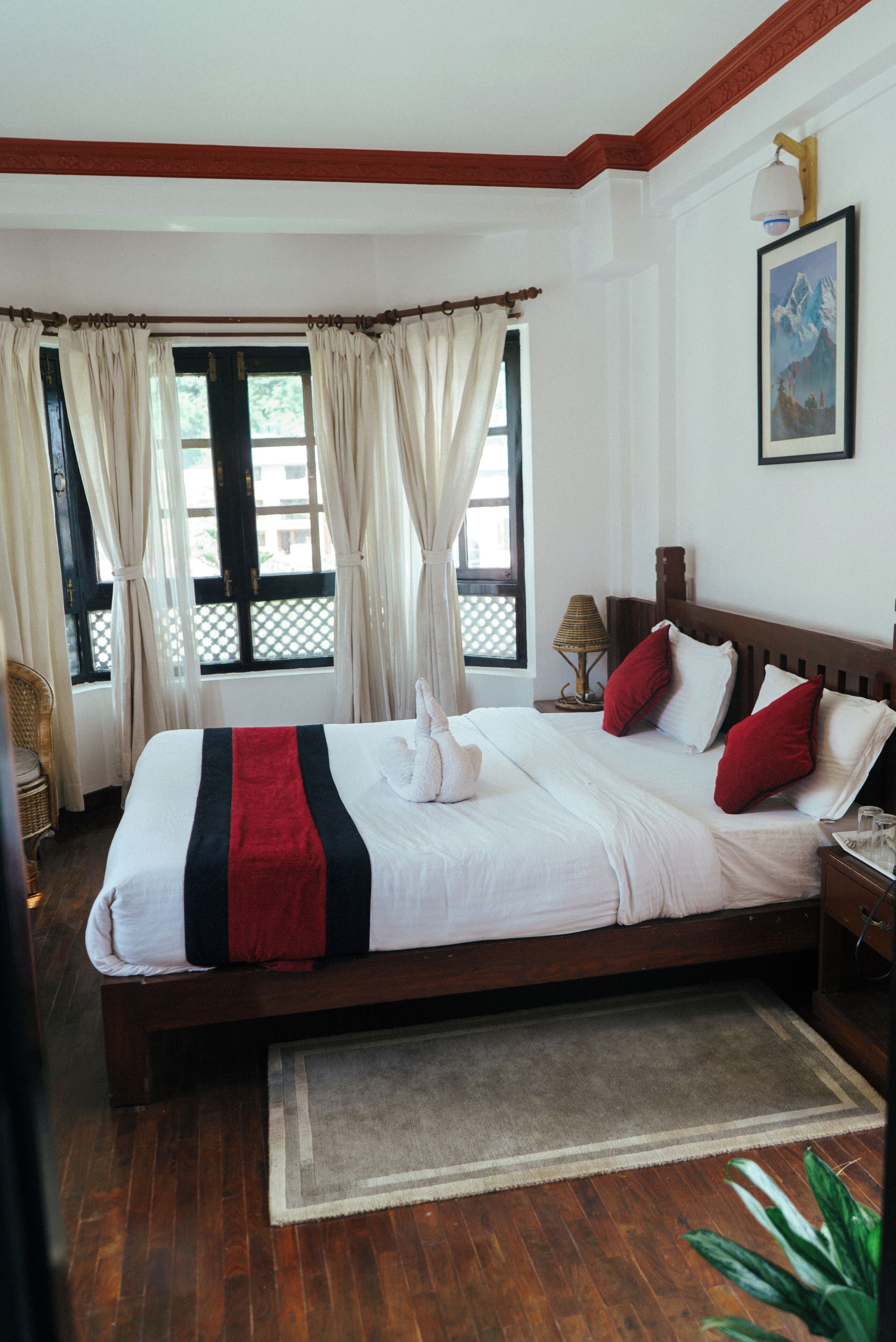 Rom – deluxe, utsikt mot høyde | Skrivebord for bærbar PC og wi-fi (inkludert)