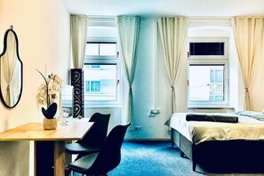 1 bedroom, bed sheets - Comfy Room Shared Apt, 13-min to Belvedere Palace (Vienna)