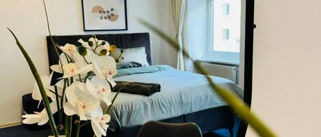 1 bedroom, bed sheets
