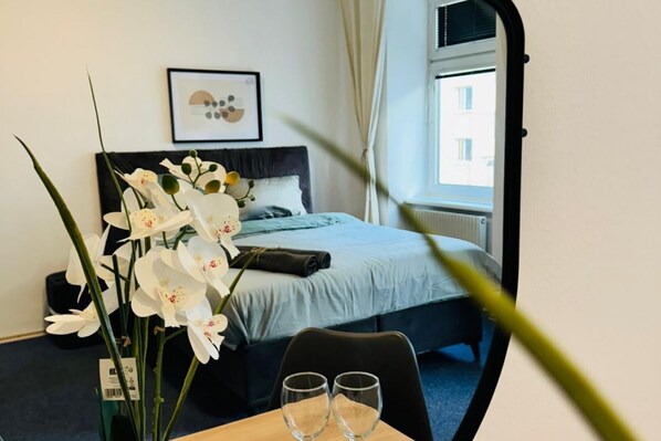 1 bedroom, bed sheets