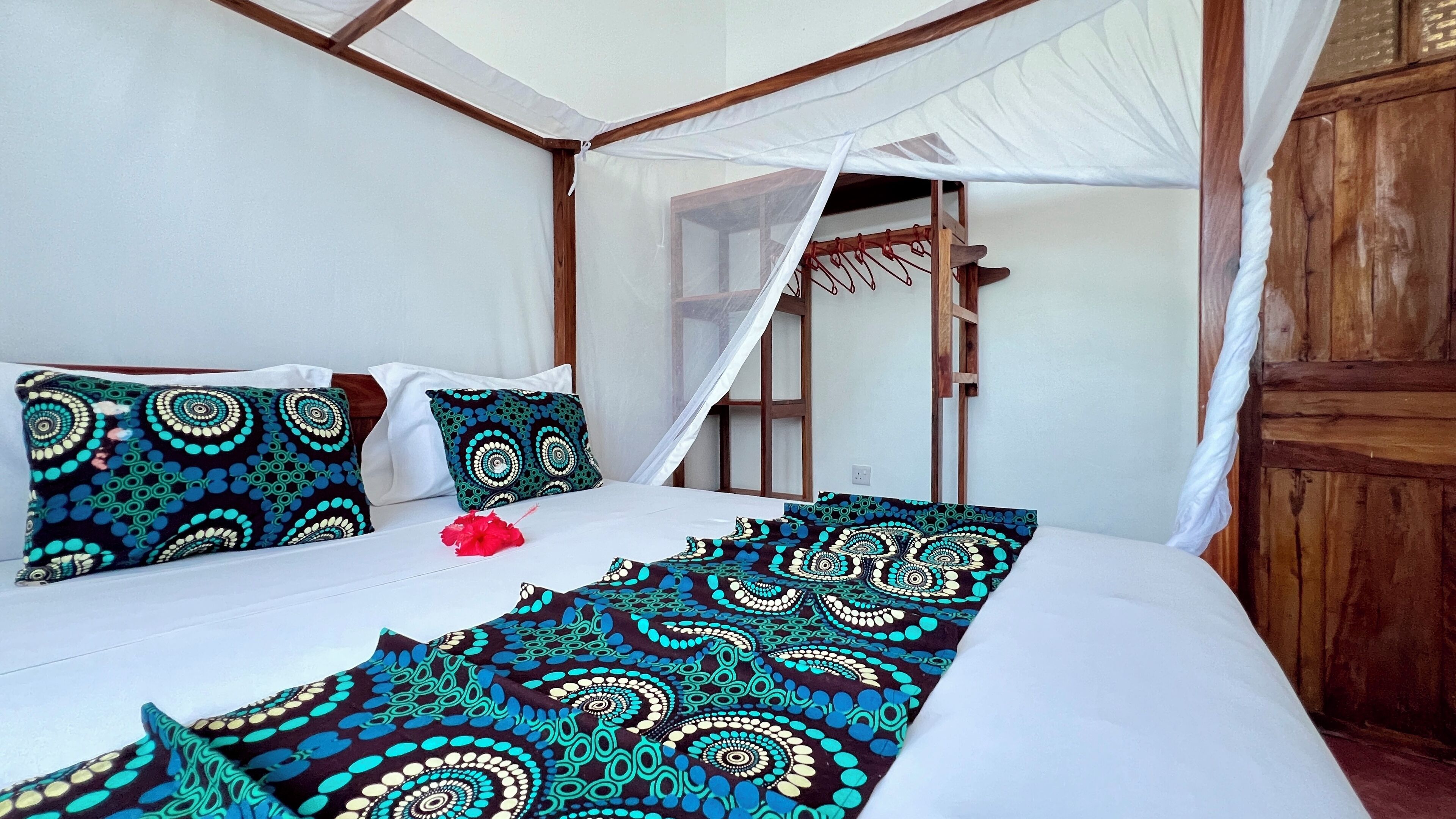 4 makuuhuonetta, työpöytä, silitysrauta/-lauta, ilmainen Wi-Fi