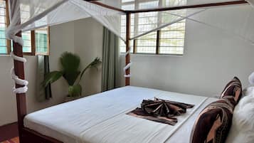 4 Schlafzimmer, Schreibtisch, Bügeleisen/Bügelbrett, kostenloses WLAN