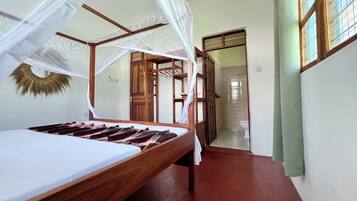 4 camere, una scrivania, ferro/asse da stiro, Wi-Fi gratuito