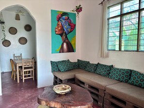 Una Smart TV, libros