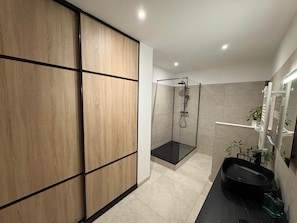 Shower, free toiletries, hair dryer, towels