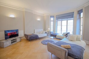 5 bedrooms, iron/ironing board, free WiFi, bed sheets