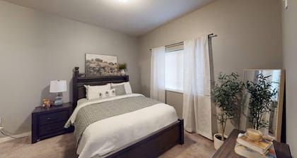 2BR2B w/ Dog Park, Pool, and Gym