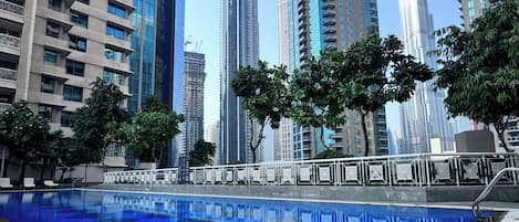 Außenpool, geöffnet von 07:00 Uhr bis 22:00 Uhr, Sonnenschirme