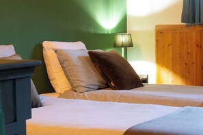3 bedrooms, iron/ironing board, bed sheets