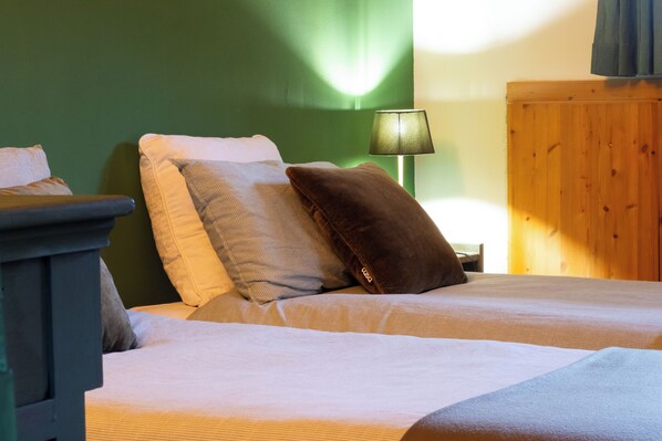 3 bedrooms, iron/ironing board, bed sheets