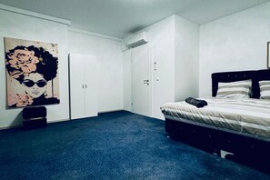 1 bedroom, bed sheets