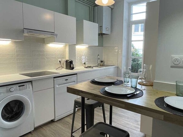 Fridge, microwave, oven, dishwasher