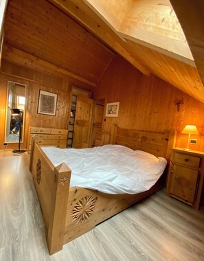 2 bedrooms, iron/ironing board, WiFi