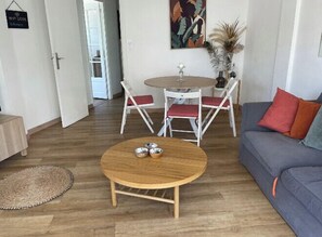 Interior - Facing the sea, 2 steps from the beaches (Antibes)