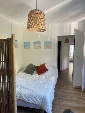 1 bedroom, WiFi - Facing the sea, 2 steps from the beaches (Antibes)