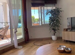 Interior - Facing the sea, 2 steps from the beaches (Antibes)