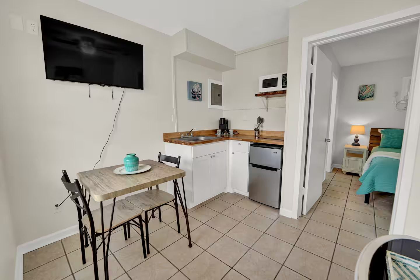 1 bedroom, bed sheets