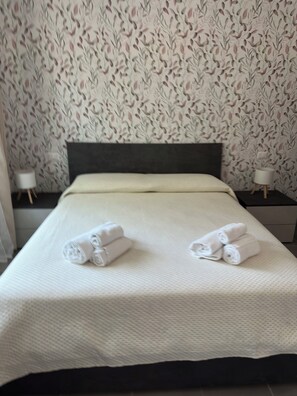 4 chambres, fer et planche à repasser, Wi-Fi, draps fournis