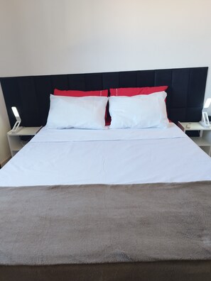 1 habitación, tabla de planchar con plancha, wifi y ropa de cama 