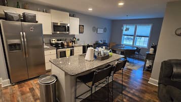 KylskÄp, mikrovÄgsugn, ugn och spishÀll