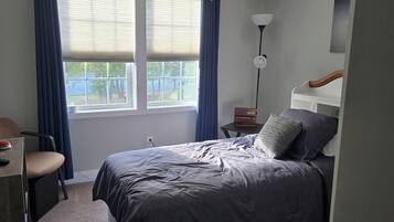 3 habitaciones, escritorio, tabla de planchar con plancha y wifi gratis