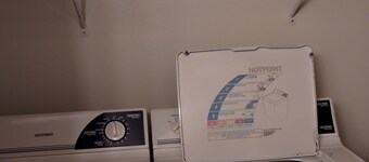 Charming apartment in awesome Spokane with AC. It also has a large living room.