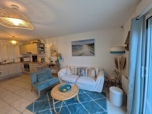 Una Smart TV, libros