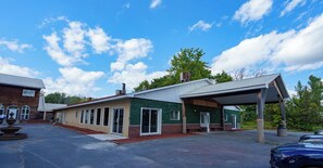 Front of property - Hôtel Varennes (Varennes)