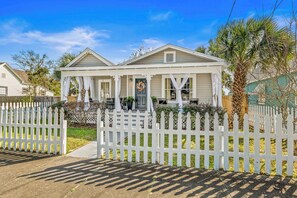Exterior - Cedar+Ash. A family retreat (Pensacola)