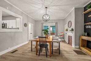 Dining - Cedar+Ash. A family retreat (Pensacola)