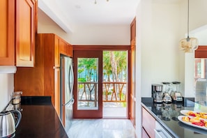 Luxury Villa | Özel mutfak | Tam boy buzdolabı, mikrodalga fırın, fırın, set üstü ocak 