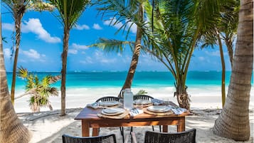 Villa de lujo | Restaurante al aire libre