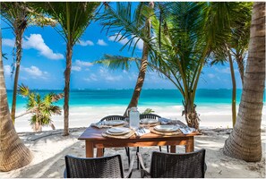 Luxury Villa | Outdoor dining