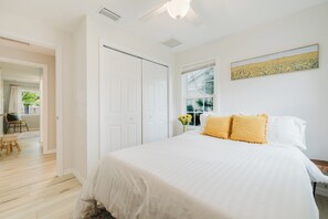 Travel crib, internet, bed sheets