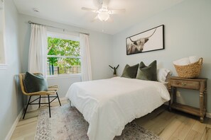 2 bedrooms, travel crib, internet, bed sheets