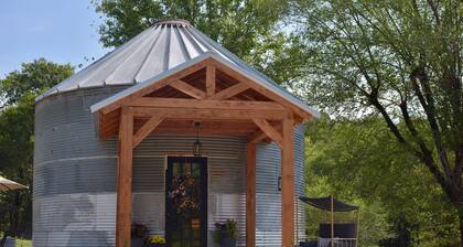 Cozy Grain Bin Silo Home in Santa Fe, TN,
Pet Friendly & Peaceful Setting