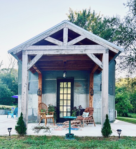 Cozy Grain Bin Silo Home in Santa Fe, TN,
Pet Friendly & Peaceful Setting
